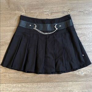 Vintage Deadstock Y2K Royal Bones by Tripp NYC Pleated Mini Skirt w Chain Accent